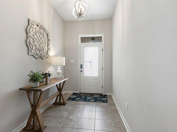 3rd image of 1017 E Creek Ct