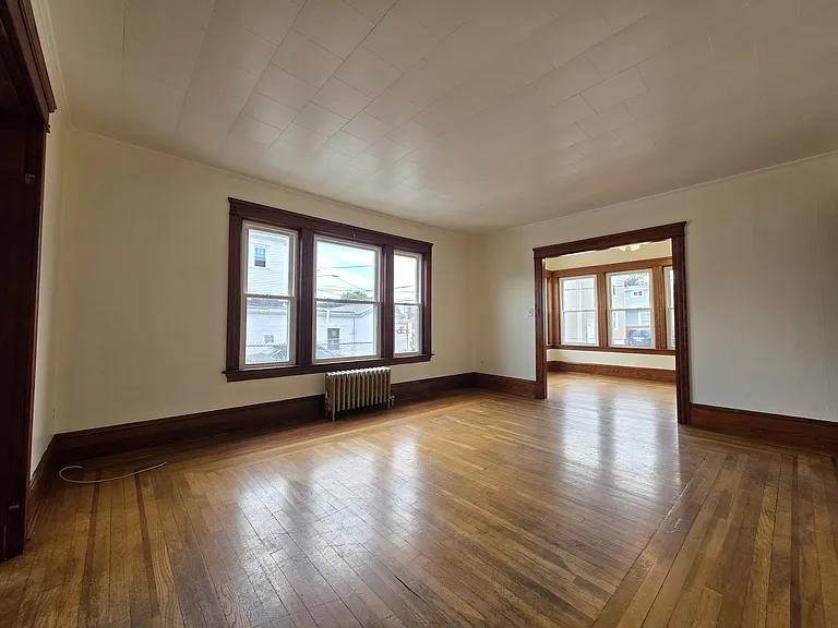  82 Littlefield St 1stFlr 3B/1B FreshPaint Hardwoods! NOPets Prkg — Photo 5