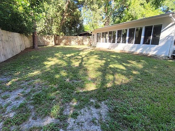 3rd image of 208 Loruna Dr