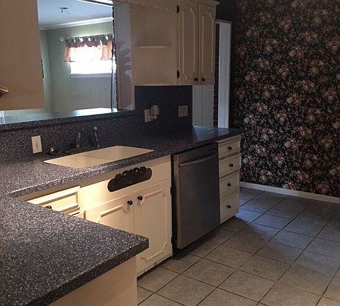 5th image of 1012 Holden Ave