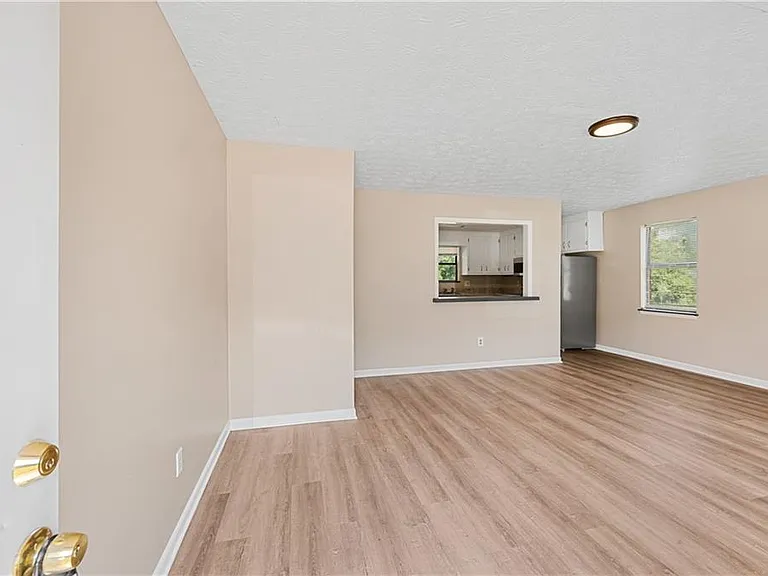 217 Tanglewood Dr #B — Photo 2