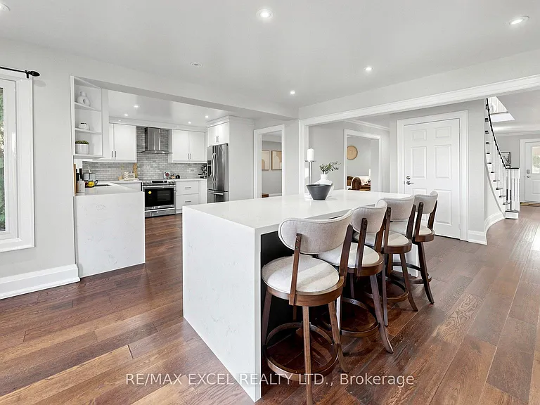 43 Piccadilly Rd — Photo 9