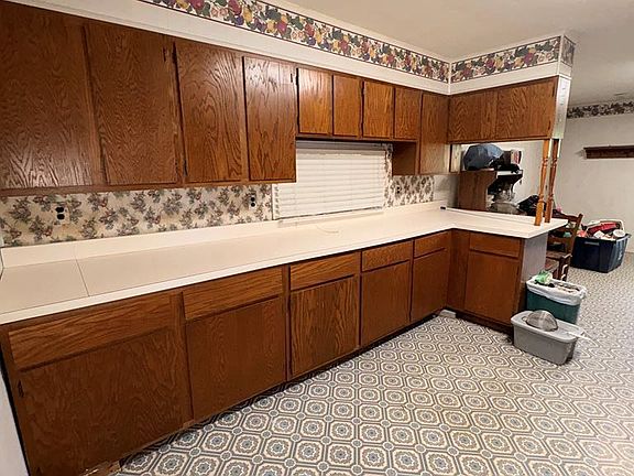 4th image of 183 Carol Dr