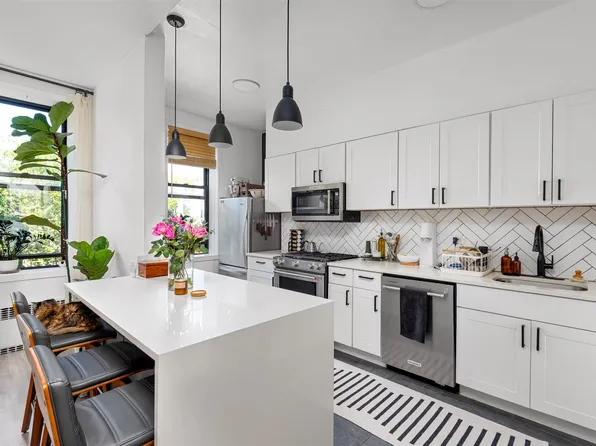 59-29 Linden Street image 13 of 22