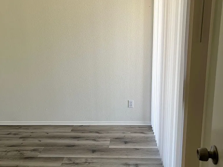 111 S Acacia Ave — Photo 17