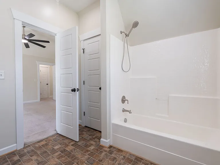 1400 Goodman St — Photo 28