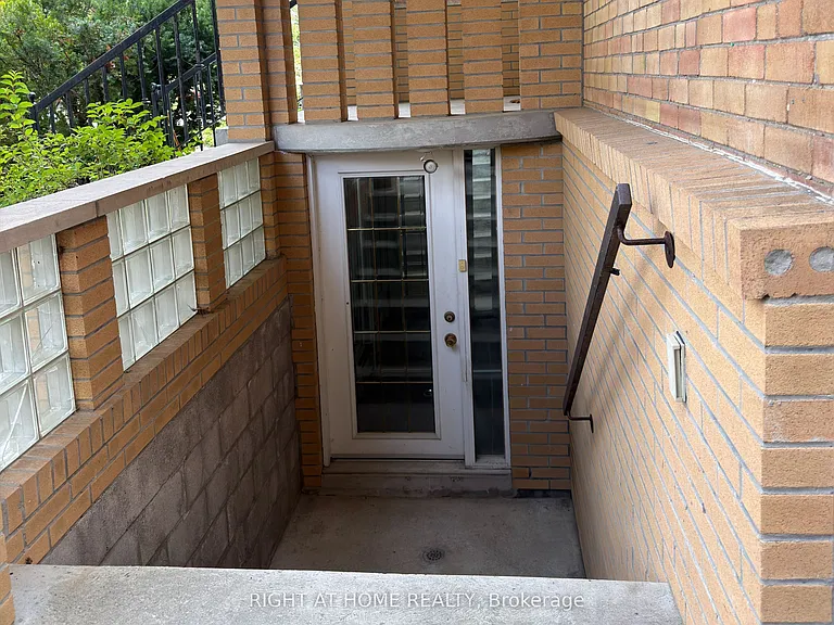 107 Melrose Ave — Photo 21
