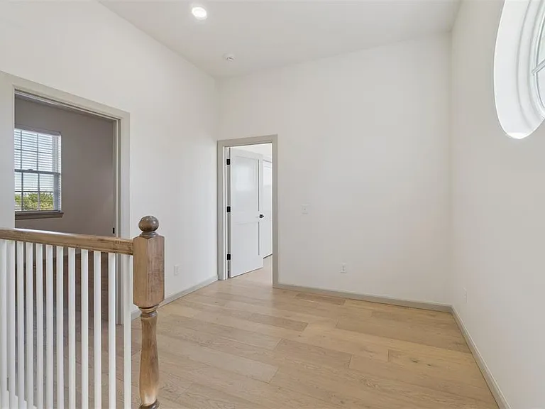 18835 Selah Way — Photo 35
