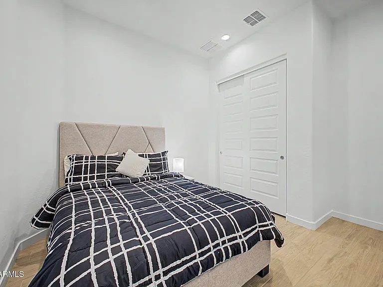 9623 W Flower St — Photo 15
