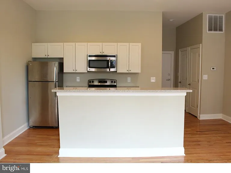 408 S 9th St #3F — Photo 10