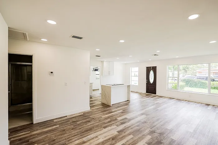 730 NW 18th St — Photo 3