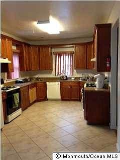 3rd image of 24 Holly St