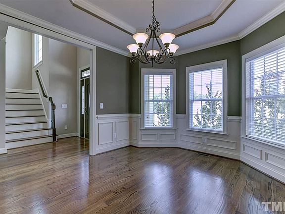 3rd image of 66 Grahamridge Ln