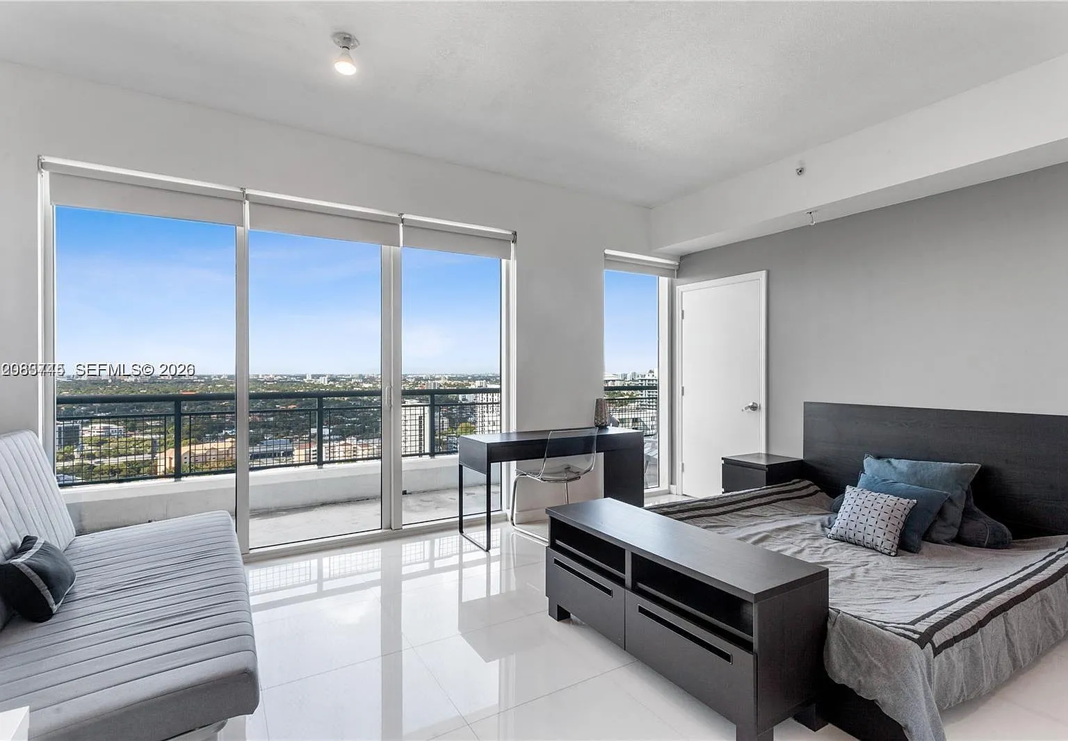 Infinity At Brickell Cond — Photo 4