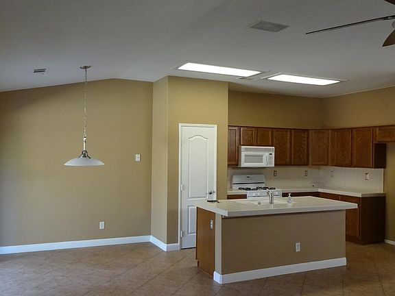 5th image of 2604 E Christopher Dr