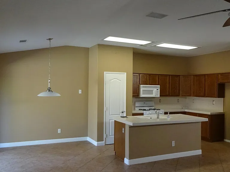 2604 E Christopher Dr — Photo 5