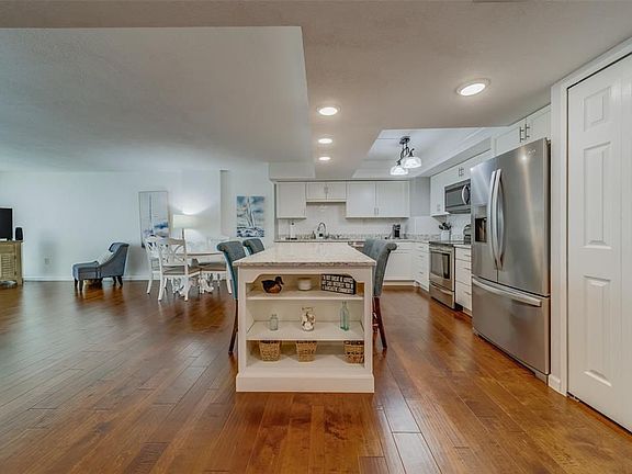 5th image of 400 Island Way Penthouse 1706