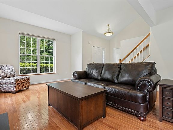 4th image of 11 Summerfield Dr Unit 11