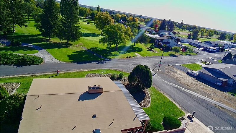 3rd image of 840 Braeburn Place NW