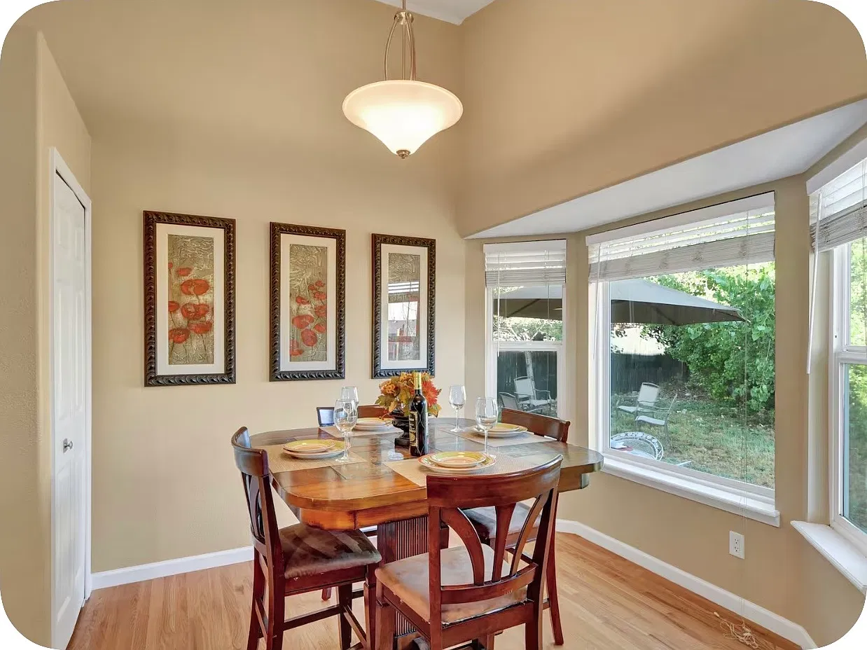 4 bed, 2100 sqft, $2,900 — Photo 2