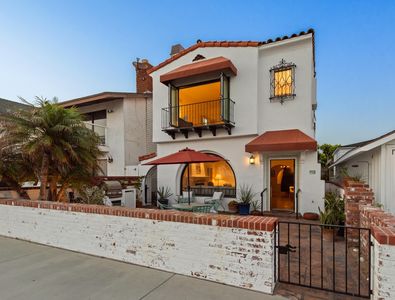 1305 E Balboa Blvd, Newport Beach, CA, 92661