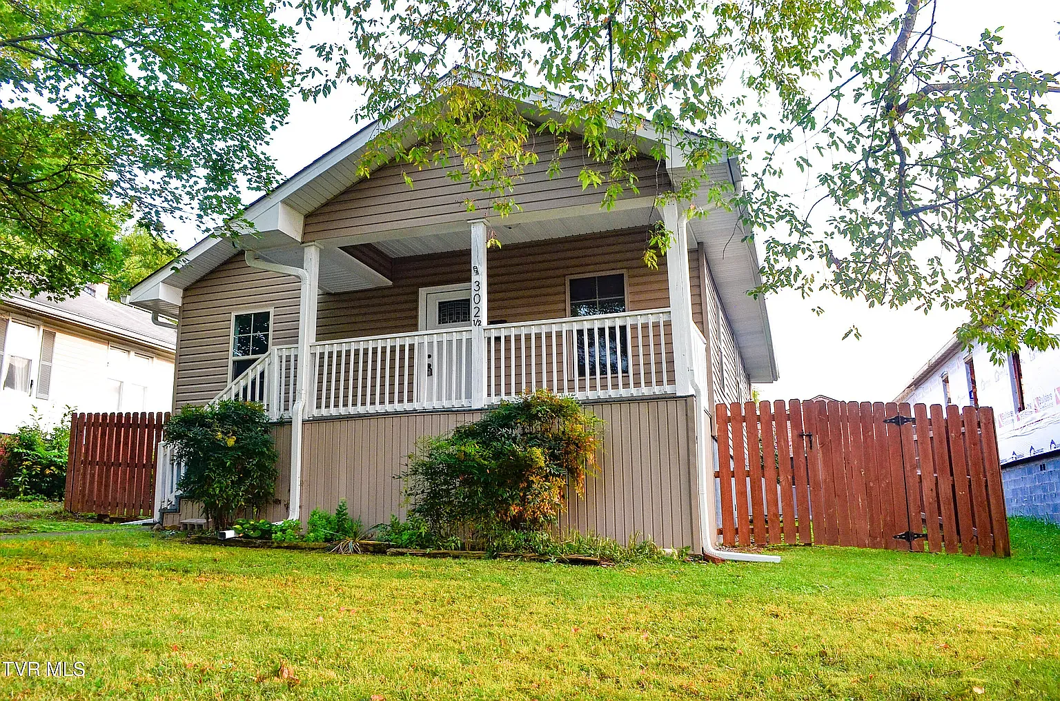 3 bed, 1400 sqft, $1,950 — Photo 1