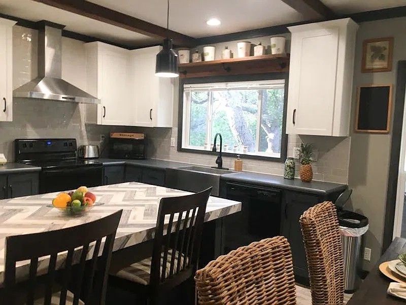 3 bed, 2.0 bath, 1680 sqft, $2,300 — Photo 3