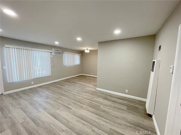 919 E Acacia Ave #Q — Photo 3