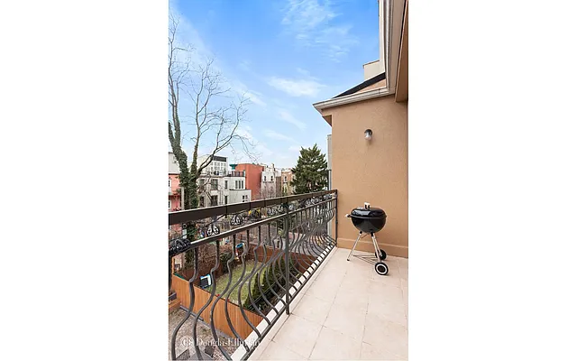 Sold by Douglas Elliman | media 16
