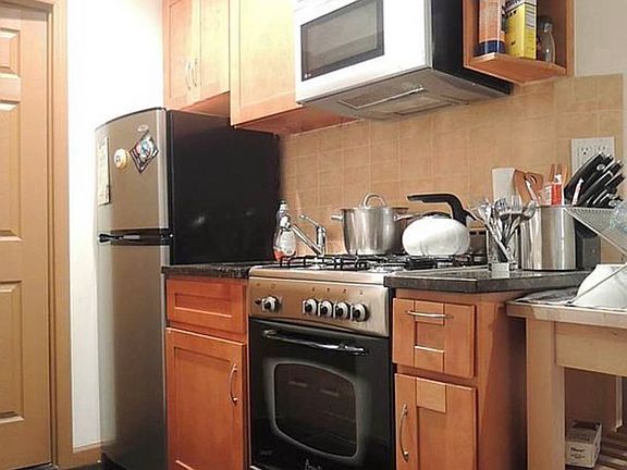 3rd image of 168 Ludlow St APT 11