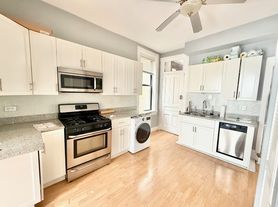 1874 N Hoyne Ave, Chicago, IL