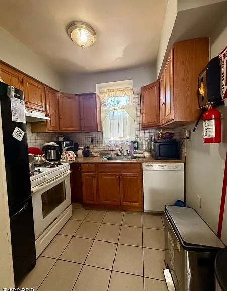 15 Hayes Ave — Photo 3