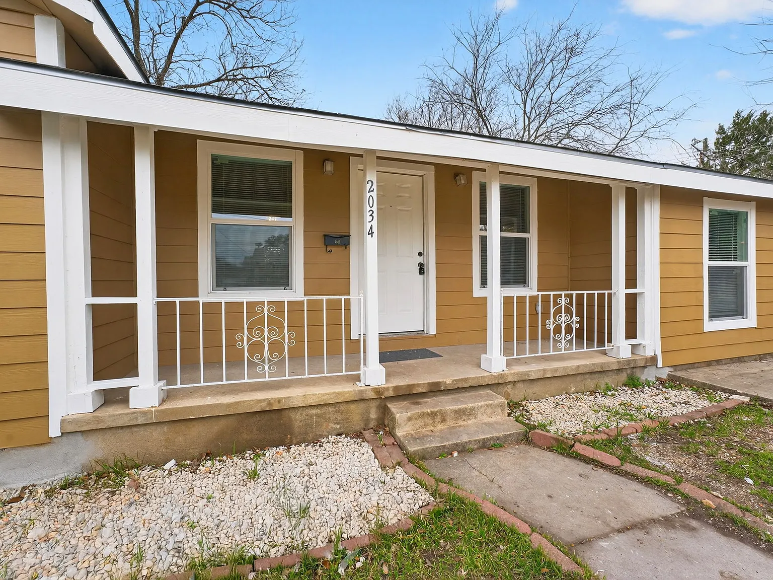 4 bed, 1272 sqft, $1,550 — Photo 2