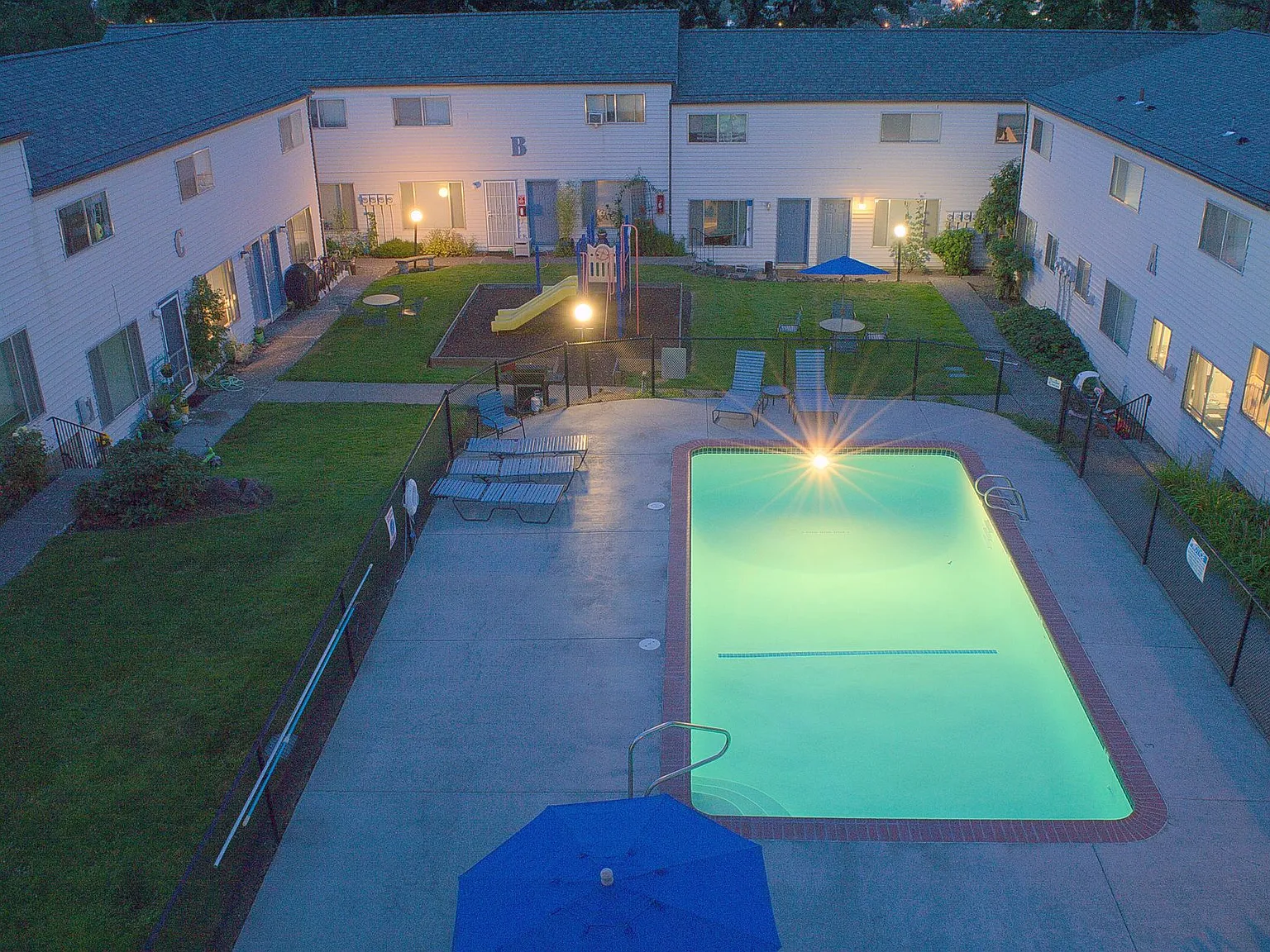 Lynn Oaks — Photo 2