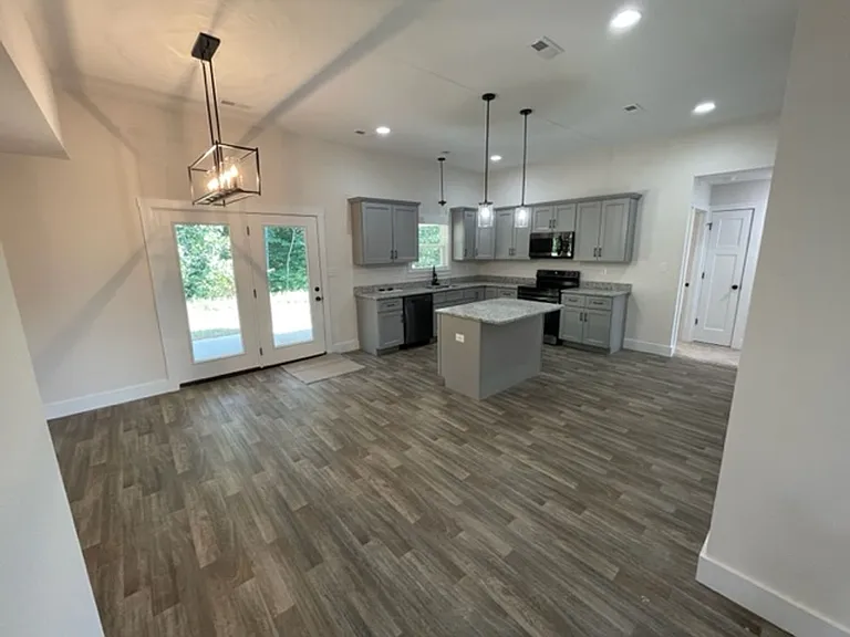 2422 Patrick Ave — Photo 4