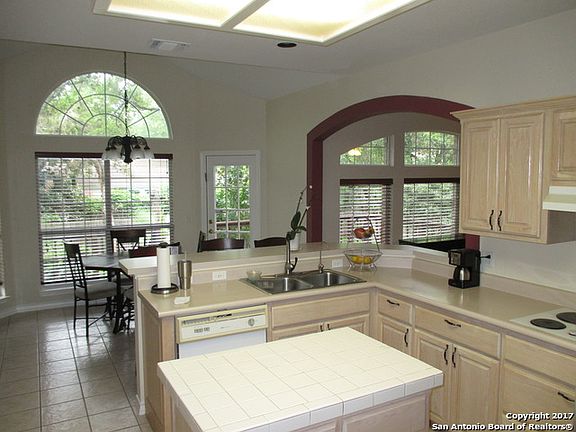 3rd image of 523 Mission Viejo