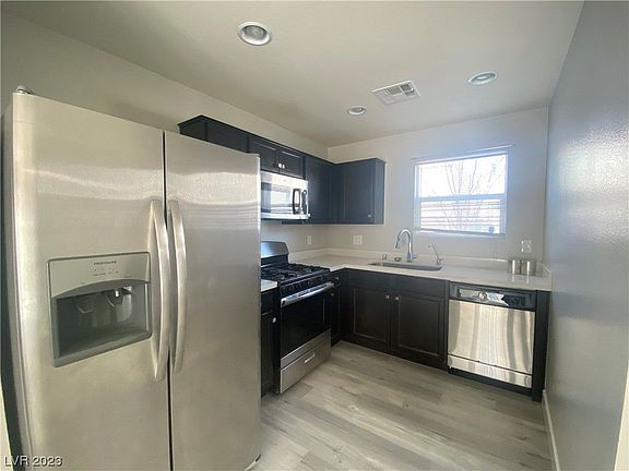 2nd image of 3655 Via Del Robles Ave