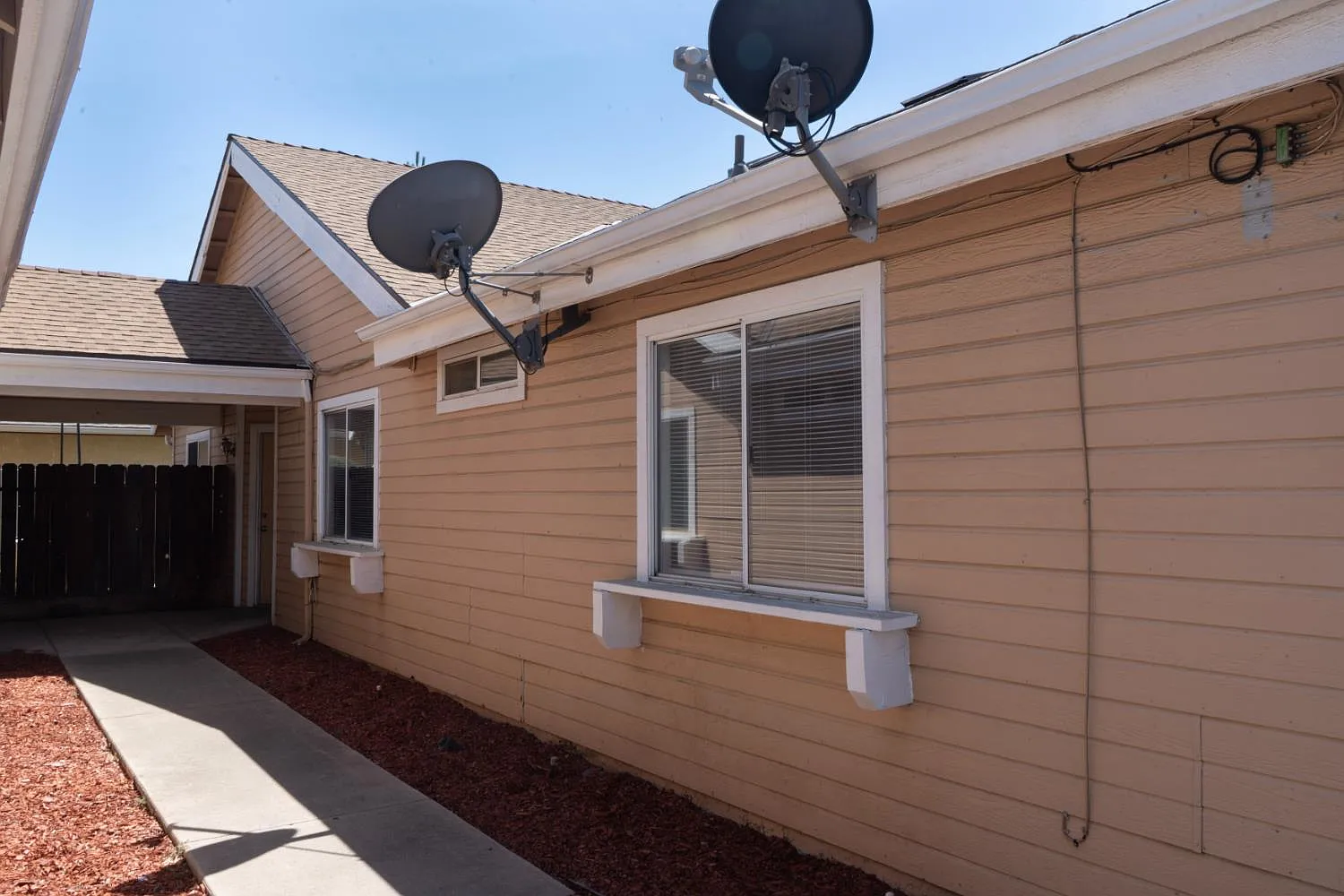 3 bed, 1322 sqft, $1,800 — Photo 2