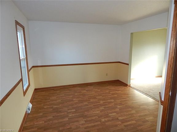 3rd image of 3432 Woodstock Ln