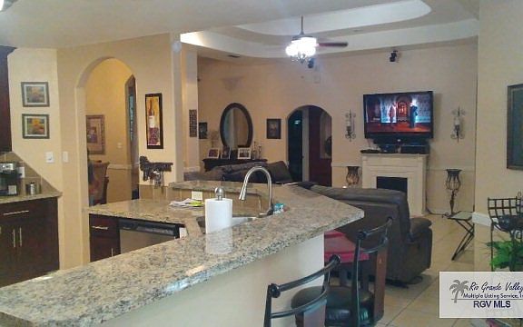 3rd image of 1844 Los Angeles Ct