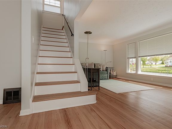 4th image of 1342 Beaconfield Rd