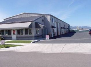 4865 Airway Dr, Central Point, OR 97502
