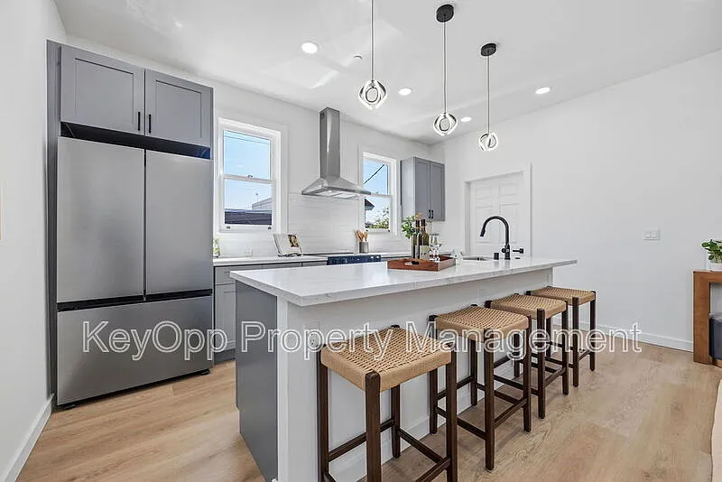 3 bed, 2.0 bath, 1125 sqft, $7,850 — Photo 3
