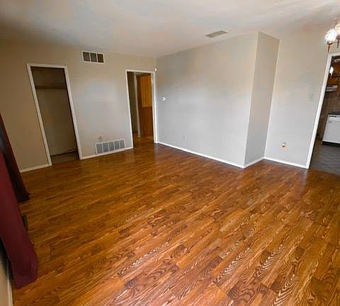 4th image of 1306 E 44th St