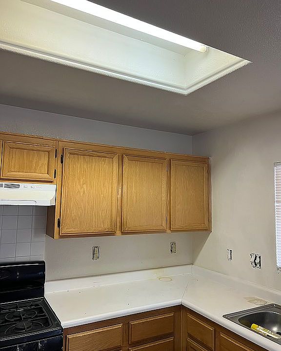 1st image of 10639 Wakefield St E