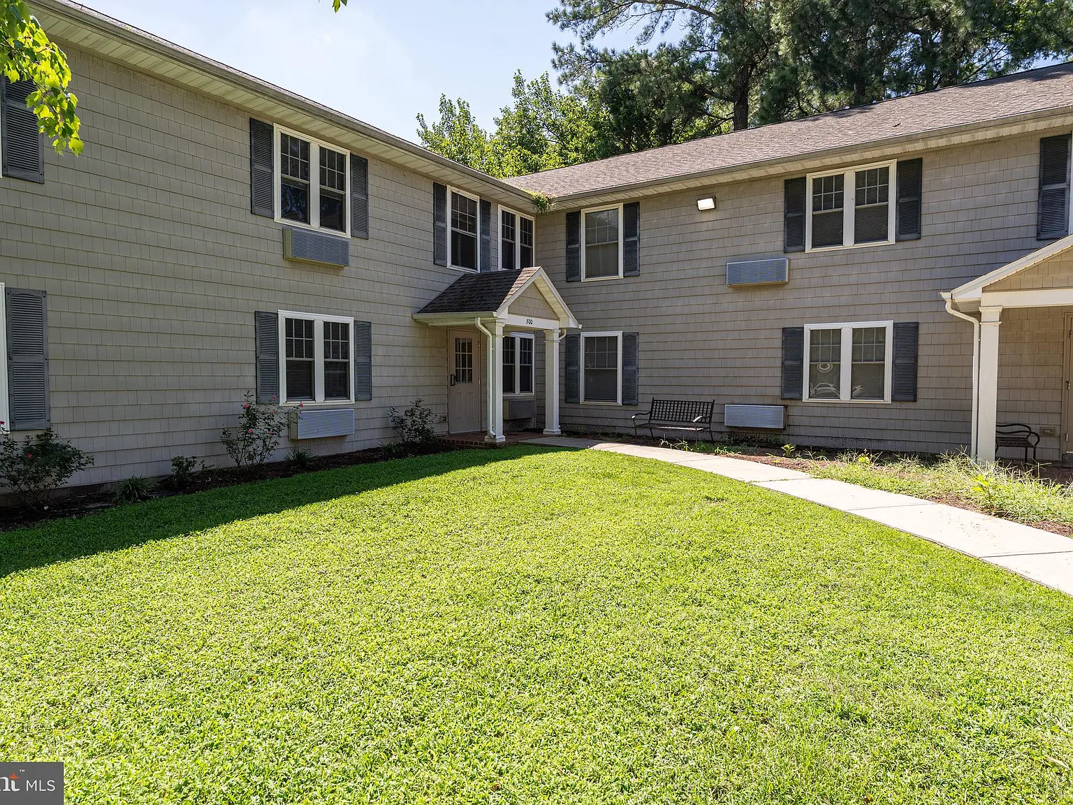 3 bed, 1000 sqft, $1,395 — Photo 2