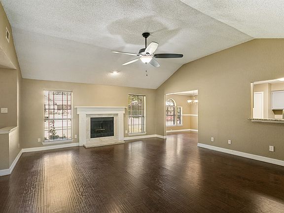 2nd image of 928 Ledgemont Dr