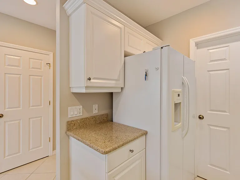 5650 Simonton St — Photo 17
