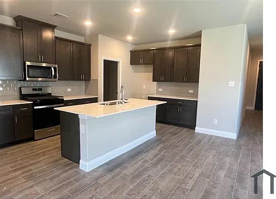 4 bed, 2499 sqft, $3,099 — Photo 4