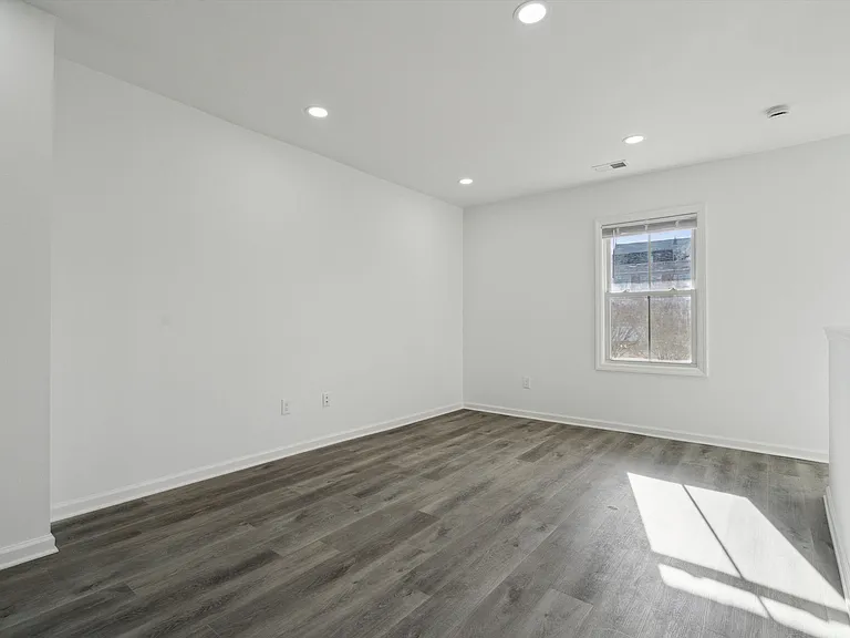 146 Nassau St #33 — Photo 6
